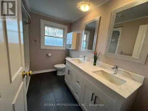 77 Roseneath Crescent Kitchener ON N2E 1V8
