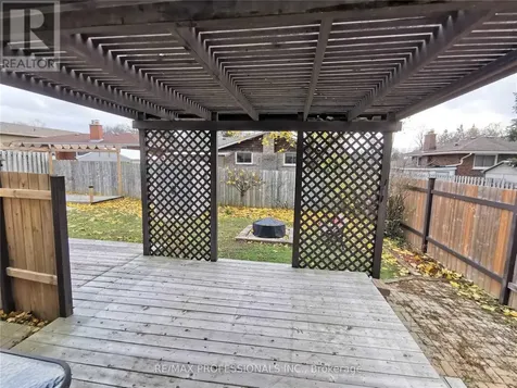 77 Roseneath Crescent Kitchener ON N2E 1V8