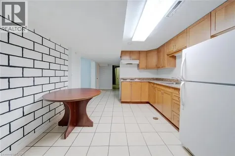 84 Jacobson Avenue St. Catharines ON L2T 3A3