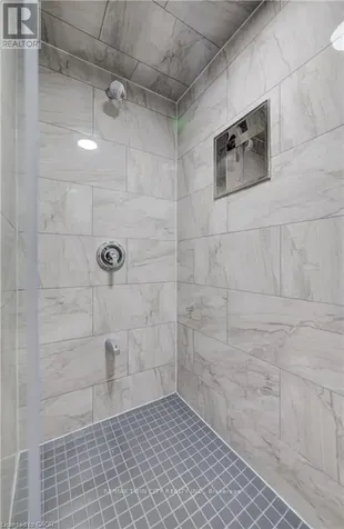 588 Beckview Crescent Kitchener ON N2R 0R4