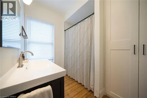 22 Lawrence Street Brantford ON N3R 1A7