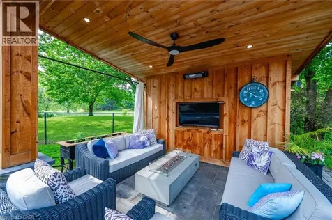4147 Millcroft Park Drive Burlington ON L7M 3V1