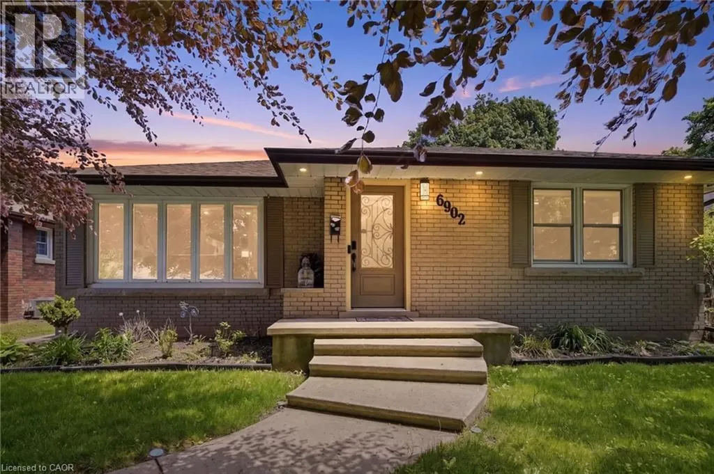 6902 Dell Avenue Niagara Falls ON L2G 4V8
