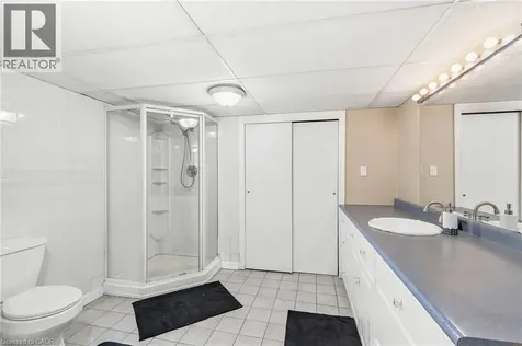 6902 Dell Avenue Niagara Falls ON L2G 4V8