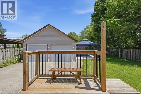 6902 Dell Avenue Niagara Falls ON L2G 4V8