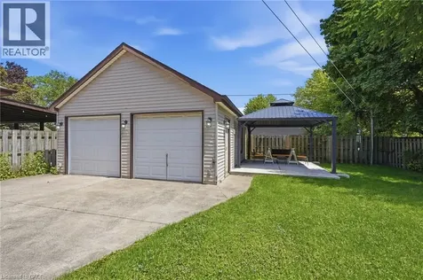 6902 Dell Avenue Niagara Falls ON L2G 4V8