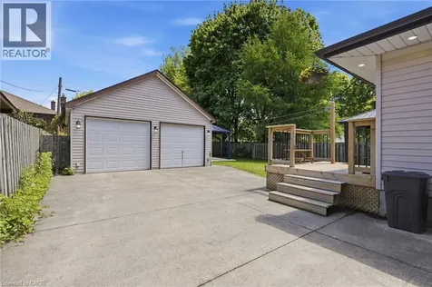 6902 Dell Avenue Niagara Falls ON L2G 4V8