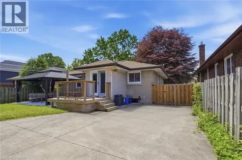 6902 Dell Avenue Niagara Falls ON L2G 4V8