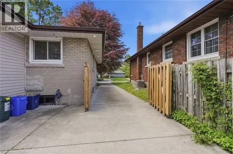 6902 Dell Avenue Niagara Falls ON L2G 4V8