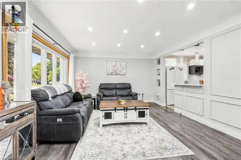6902 Dell Avenue Niagara Falls ON L2G 4V8