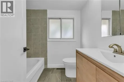 113 Green Road Hamilton ON L8G 3W9