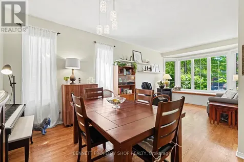 60 Apple Creek Crescent Ottawa ON K2M 2M5