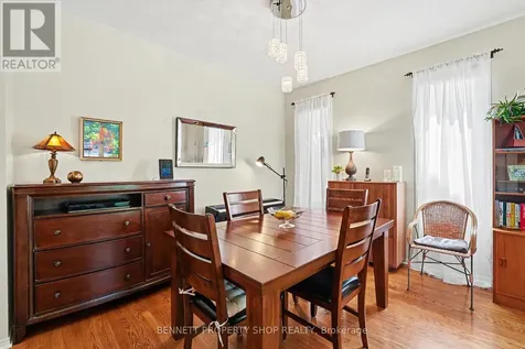 60 Apple Creek Crescent Ottawa ON K2M 2M5