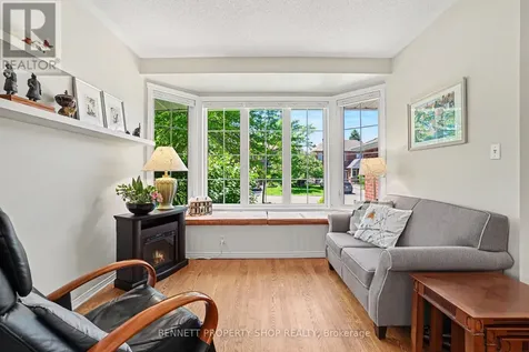 60 Apple Creek Crescent Ottawa ON K2M 2M5