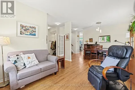 60 Apple Creek Crescent Ottawa ON K2M 2M5