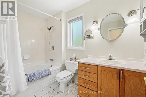 60 Apple Creek Crescent Ottawa ON K2M 2M5