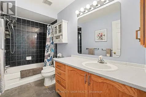 60 Apple Creek Crescent Ottawa ON K2M 2M5