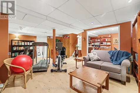 60 Apple Creek Crescent Ottawa ON K2M 2M5