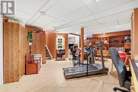 60 Apple Creek Crescent Ottawa ON K2M 2M5