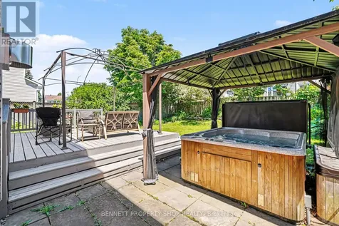 60 Apple Creek Crescent Ottawa ON K2M 2M5