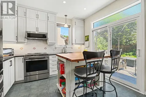 60 Apple Creek Crescent Ottawa ON K2M 2M5