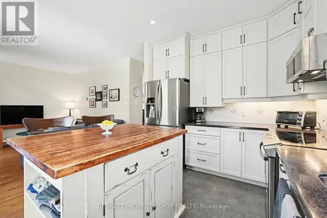 60 Apple Creek Crescent Ottawa ON K2M 2M5