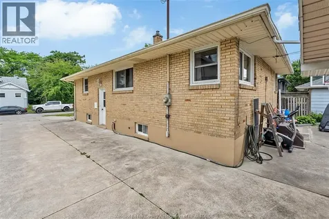 823 Jos Janisse Avenue Windsor ON N8Y 3A7
