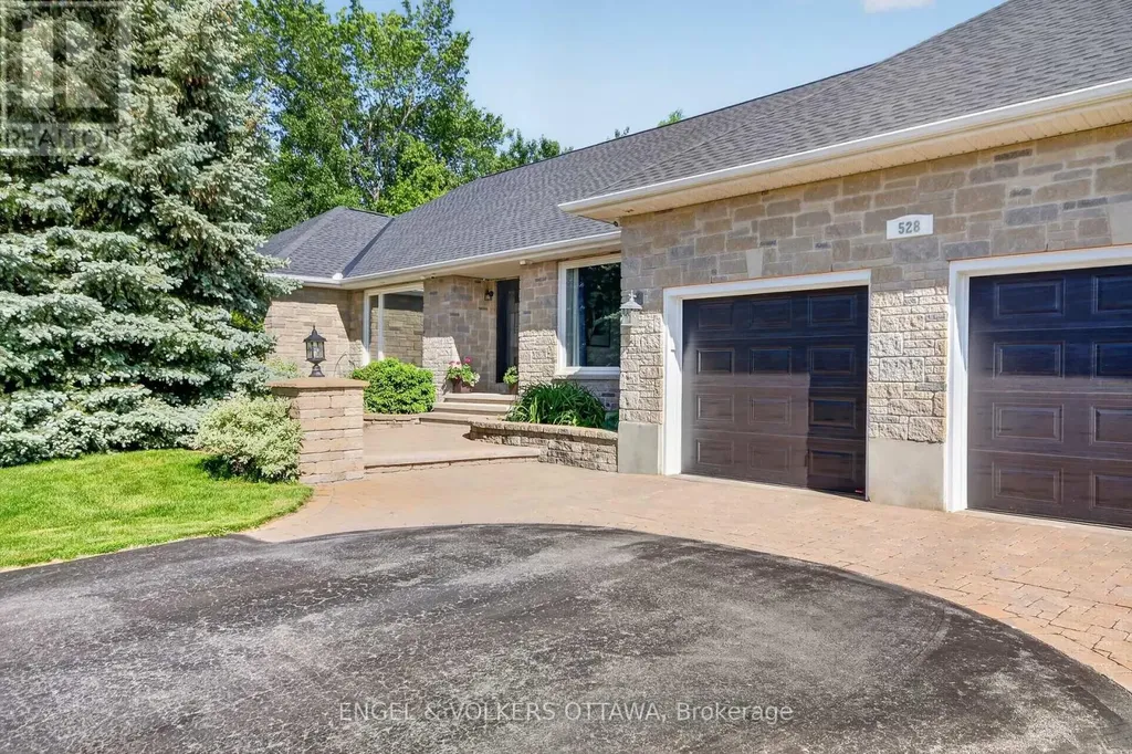 528 Tullamore Street Ottawa ON K1X 0A2