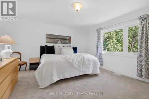 528 Tullamore Street Ottawa ON K1X 0A2