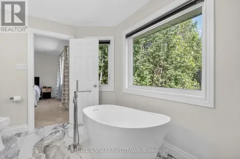 528 Tullamore Street Ottawa ON K1X 0A2