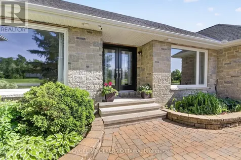 528 Tullamore Street Ottawa ON K1X 0A2