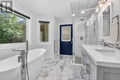 528 Tullamore Street Ottawa ON K1X 0A2