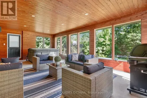 528 Tullamore Street Ottawa ON K1X 0A2