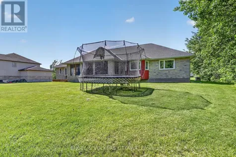 528 Tullamore Street Ottawa ON K1X 0A2