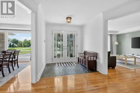 528 Tullamore Street Ottawa ON K1X 0A2