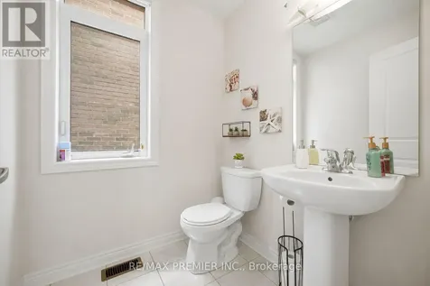 100 Inverness Way Bradford West Gwillimbury ON L3Z 0W5