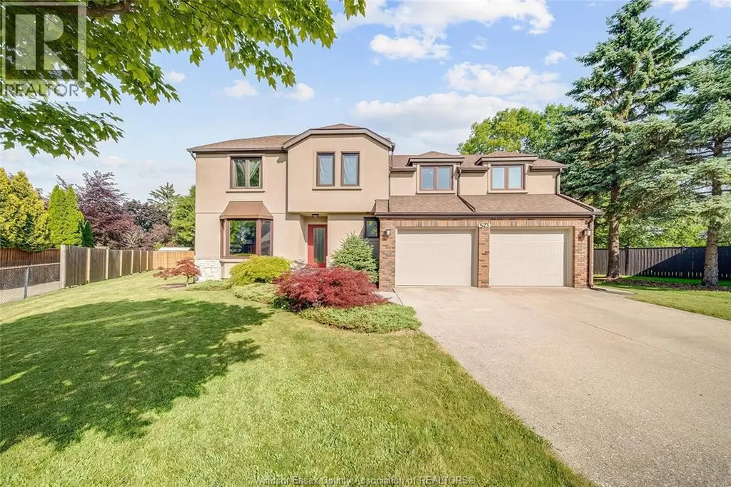 523 Collier Crescent Tecumseh ON N8N 3J4