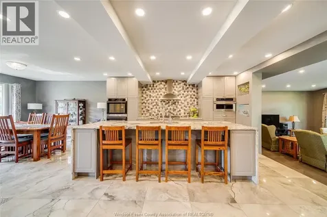 523 Collier Crescent Tecumseh ON N8N 3J4