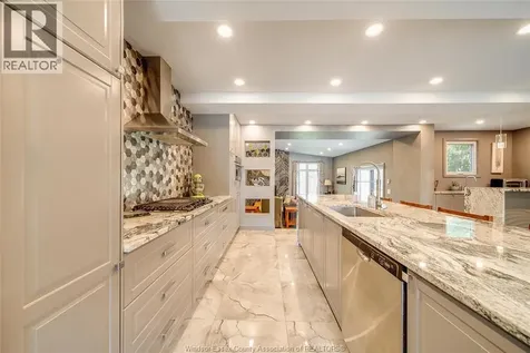 523 Collier Crescent Tecumseh ON N8N 3J4