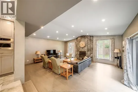 523 Collier Crescent Tecumseh ON N8N 3J4