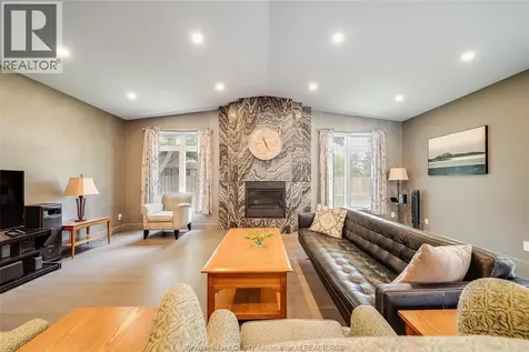 523 Collier Crescent Tecumseh ON N8N 3J4