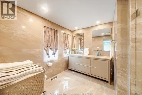 523 Collier Crescent Tecumseh ON N8N 3J4