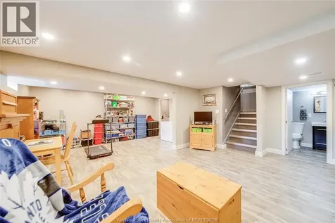 523 Collier Crescent Tecumseh ON N8N 3J4