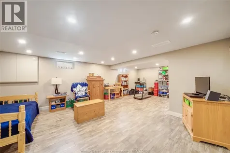 523 Collier Crescent Tecumseh ON N8N 3J4