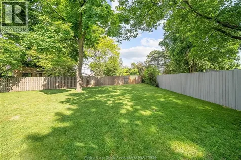 523 Collier Crescent Tecumseh ON N8N 3J4