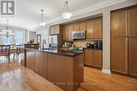 99 Brant Street Oakville (co Central) ON L6K 2Z5