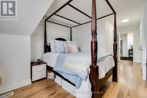 99 Brant Street Oakville (co Central) ON L6K 2Z5