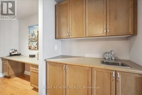 99 Brant Street Oakville (co Central) ON L6K 2Z5