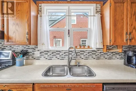 32 Fulton Street Brantford ON N3R 4E5