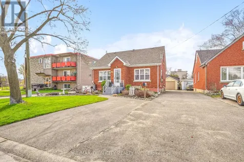 32 Fulton Street Brantford ON N3R 4E5